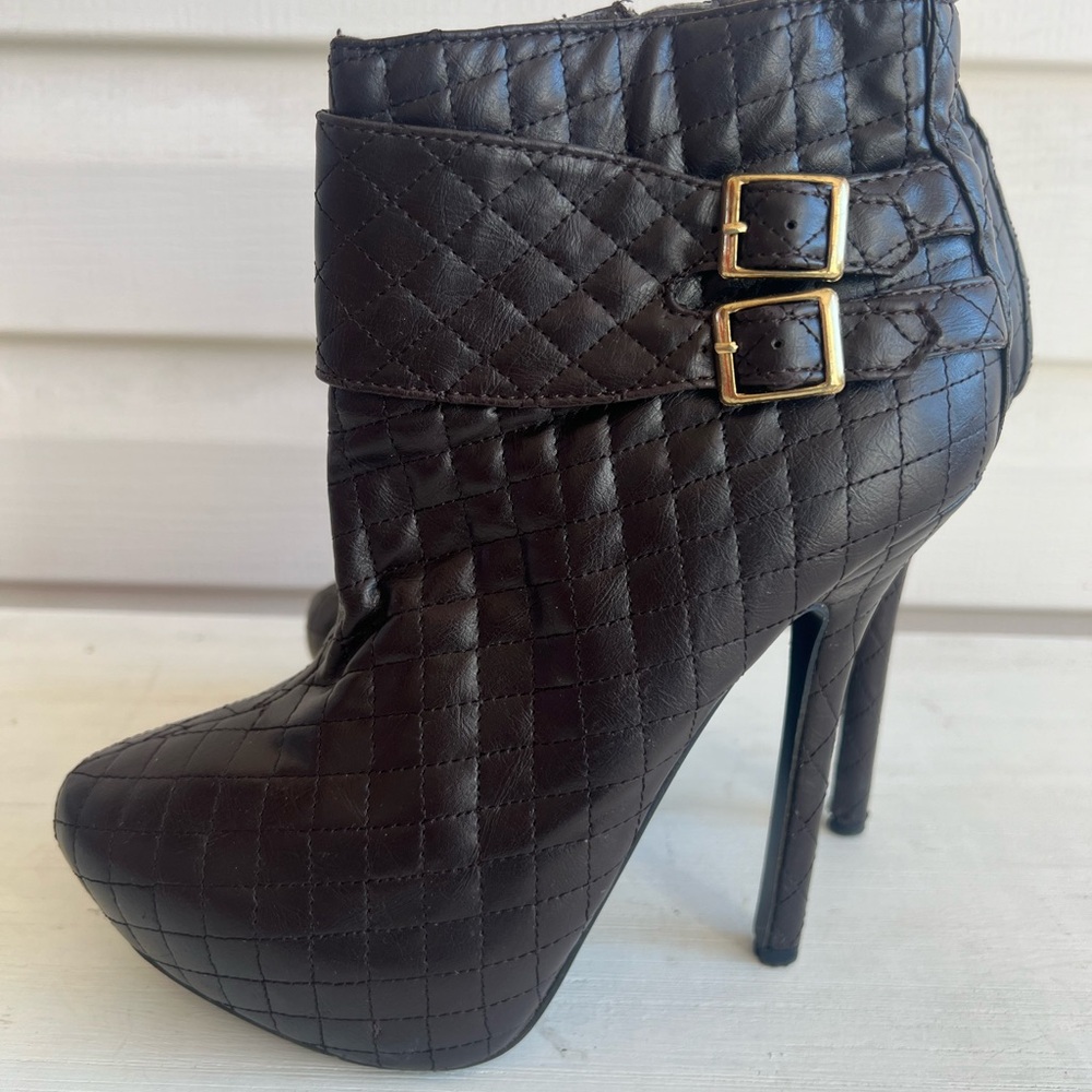 City Snappers stiletto  ankle booties size 6,5